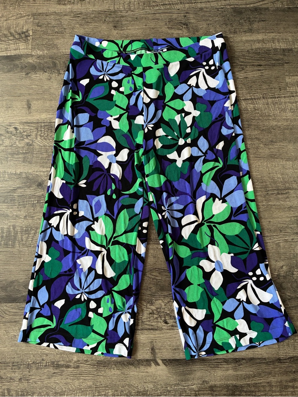 Chicos Floral Travel Knit Pants Wide leg Floral Multi Size 3 (XL) - Picture 2 of 5
